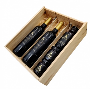 Wino półsłodkie 2 butelki oraz sok i konfitura z jagody kamczackiej zestaw na prezent w drewnianej skrzynce.